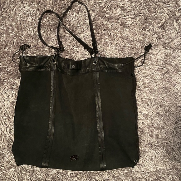 Authentic Burberry tote with dust bag. Like new condition. - Picture 11 of 15